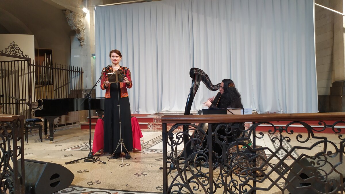Audrey Alwett et Ameylia Saad Wu en lecture musicale de Magic Charly à la Maison des Chœurs de Montpellier